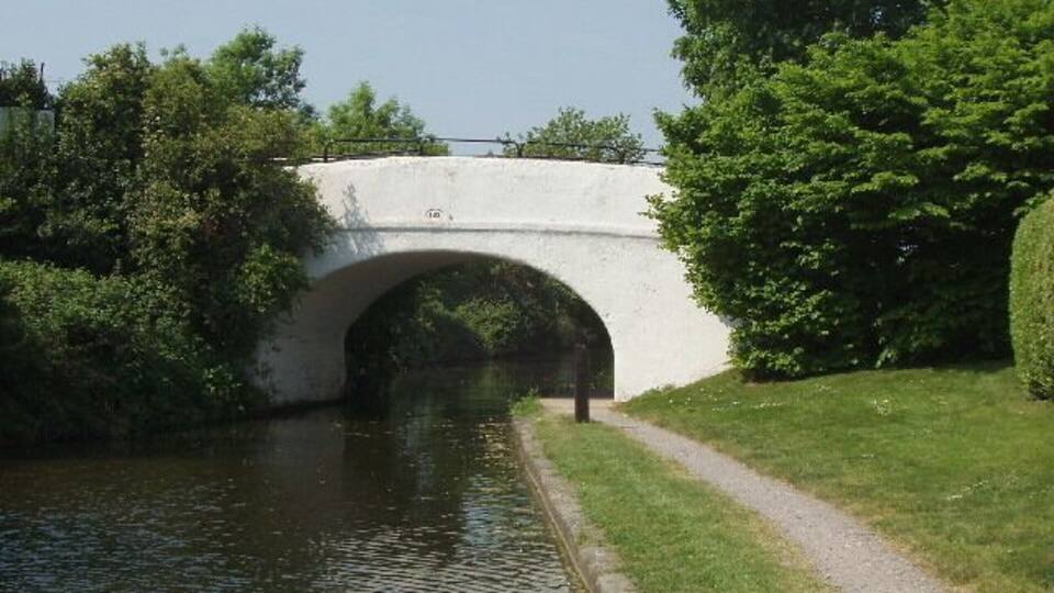 Grand Union Canal bridge 193, Horton Bridge Road