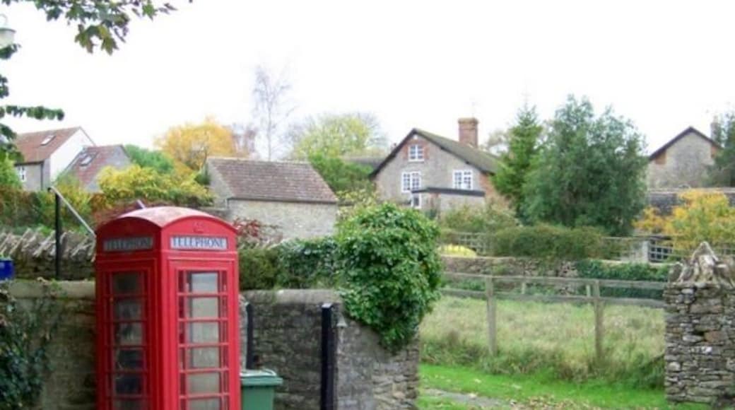 Telephone box, Yetminster A K6 type telephone box on the High Street.