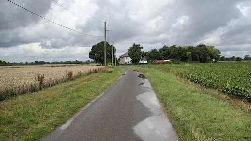 Sandholme Lane View to The Cottage and Ashwind along Sandholme Lane, NCN Route 1