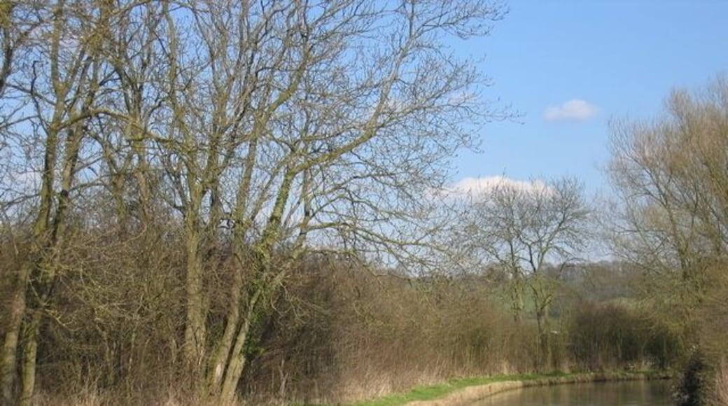 Oxford Canal. Looking east along the Oxford Canal as it meanders through the square following the contours of the land.