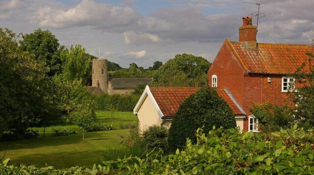 Hill House and St Andrew's Church, Wissett Hill House was built in the early 1800s by a William Haggar. In the background is St Andrew's Church.