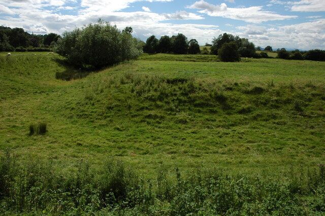 Moat and earthworks, Weston-sub-Edge This moat and eathworks at immediately to the south of Weston-sub-Edge church and presumably is the site of a former manor house.