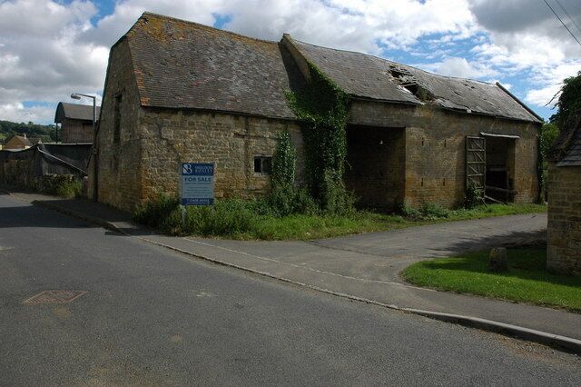 Barn at Weston-sub-Edge A Cotswold stone built barn in a bit of a sad state awaiting sale and conversion.