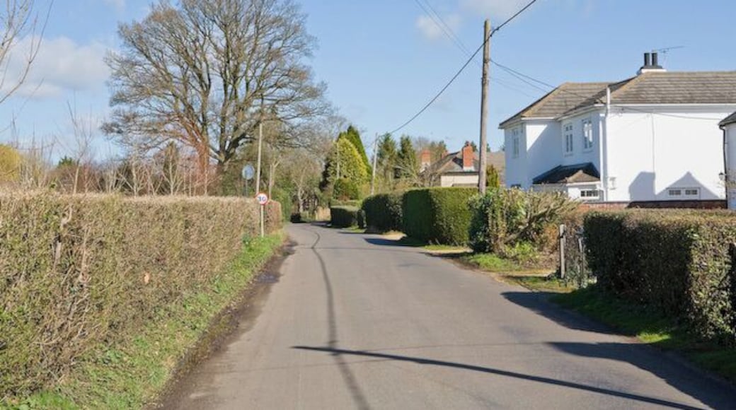Canada Road as it passes Yew Farm on the left