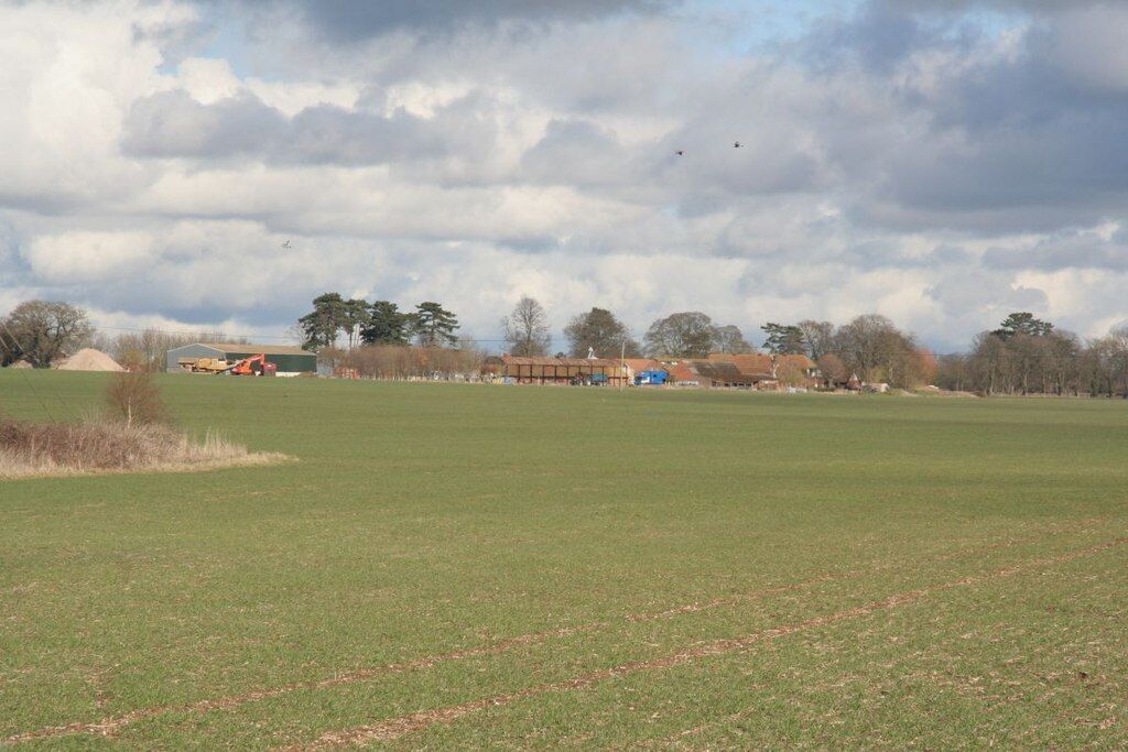 Severalls Farm across the field Severalls Farm on the outskirts of Wallingford from the edge of the roundabout. The land you see here is the centre of a dispute as it is ring fenced for housing and the local people are against it.