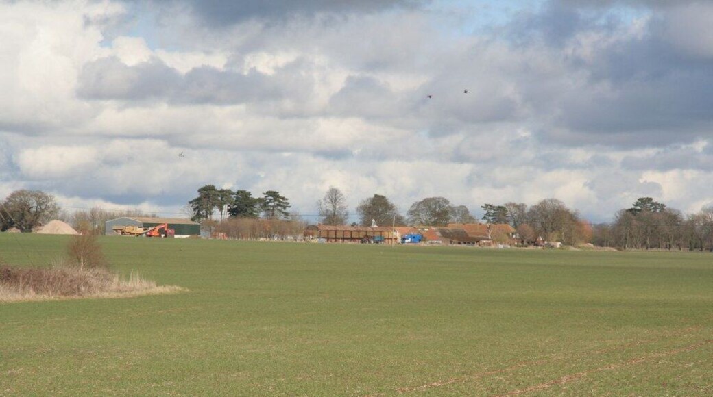 Severalls Farm across the field Severalls Farm on the outskirts of Wallingford from the edge of the roundabout. The land you see here is the centre of a dispute as it is ring fenced for housing and the local people are against it.