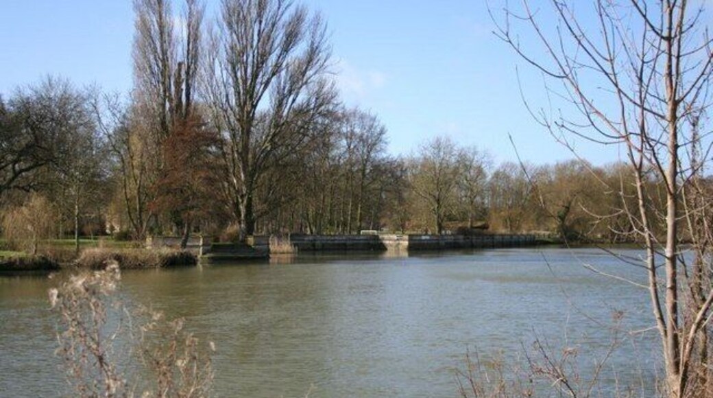 Impressive looking mooring Now this is an impressive mooring not something I expected, it belongs to Rush court.