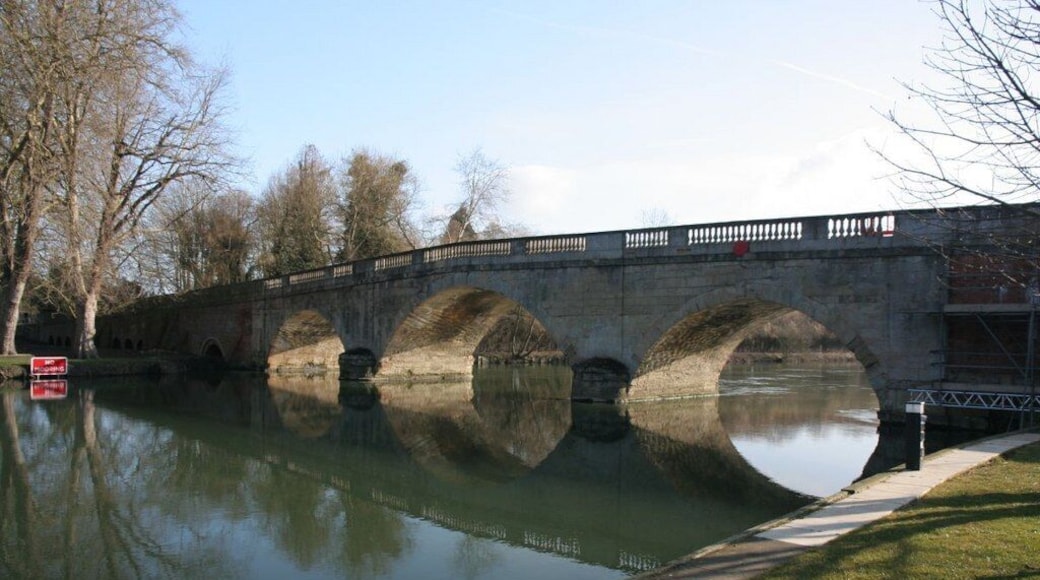 Three of the arches of Shillingford Bridge over the River Thames in Oxfordshire