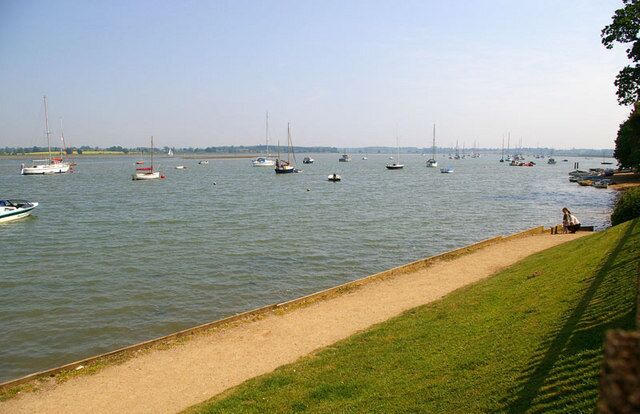 River Deben at Waldringfield. Pan left 888692