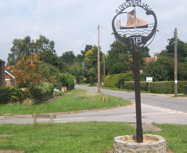 Waldringfield village sign, looking north along School Road Walking through this part of the village, one would be forgiven for questioning the reference to boats and water on the village sign. The estuary of the Deben River is hidden away to the east.