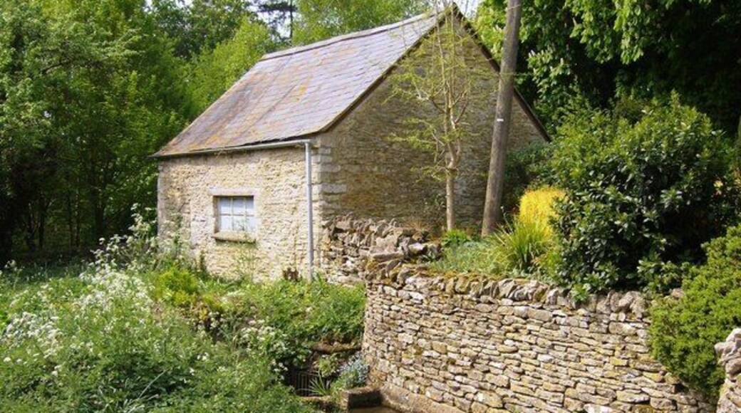 Old blacksmith's forge in Turkdean This building is the old blacksmith's forge. In front is original town well supplying water to the village before the first mains water was installed in the 1930's. Thanks to local resident James Mustoe for this information.