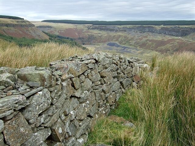 Ruined Wall atop Penpych Blaenrhondda disused workings, A4061 and Mynydd Ystradffernol provide the backdrop.