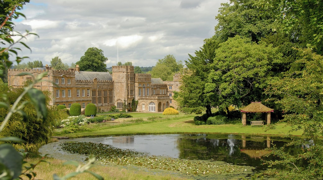 FORDE ABBEY Wikidata has entry Q689615 with data related to this building.