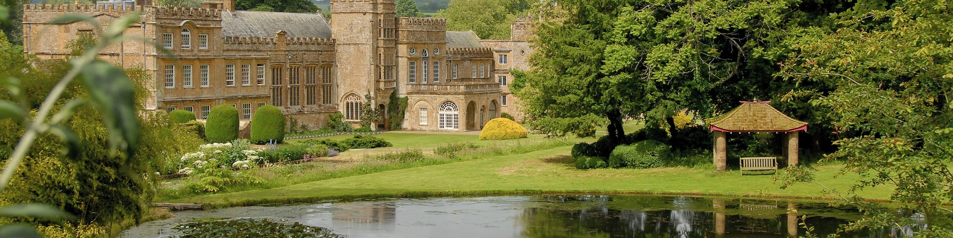 FORDE ABBEY Wikidata has entry Q689615 with data related to this building.