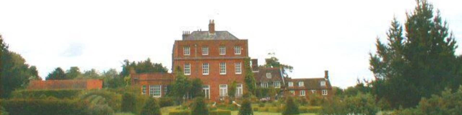 Country Hall, Tatingstone