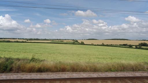 View out of the east-side window of an East Coast service between Peterborough and Grantham. I think this is near Swayfield, about 15km south of Grantham, looking north/east.