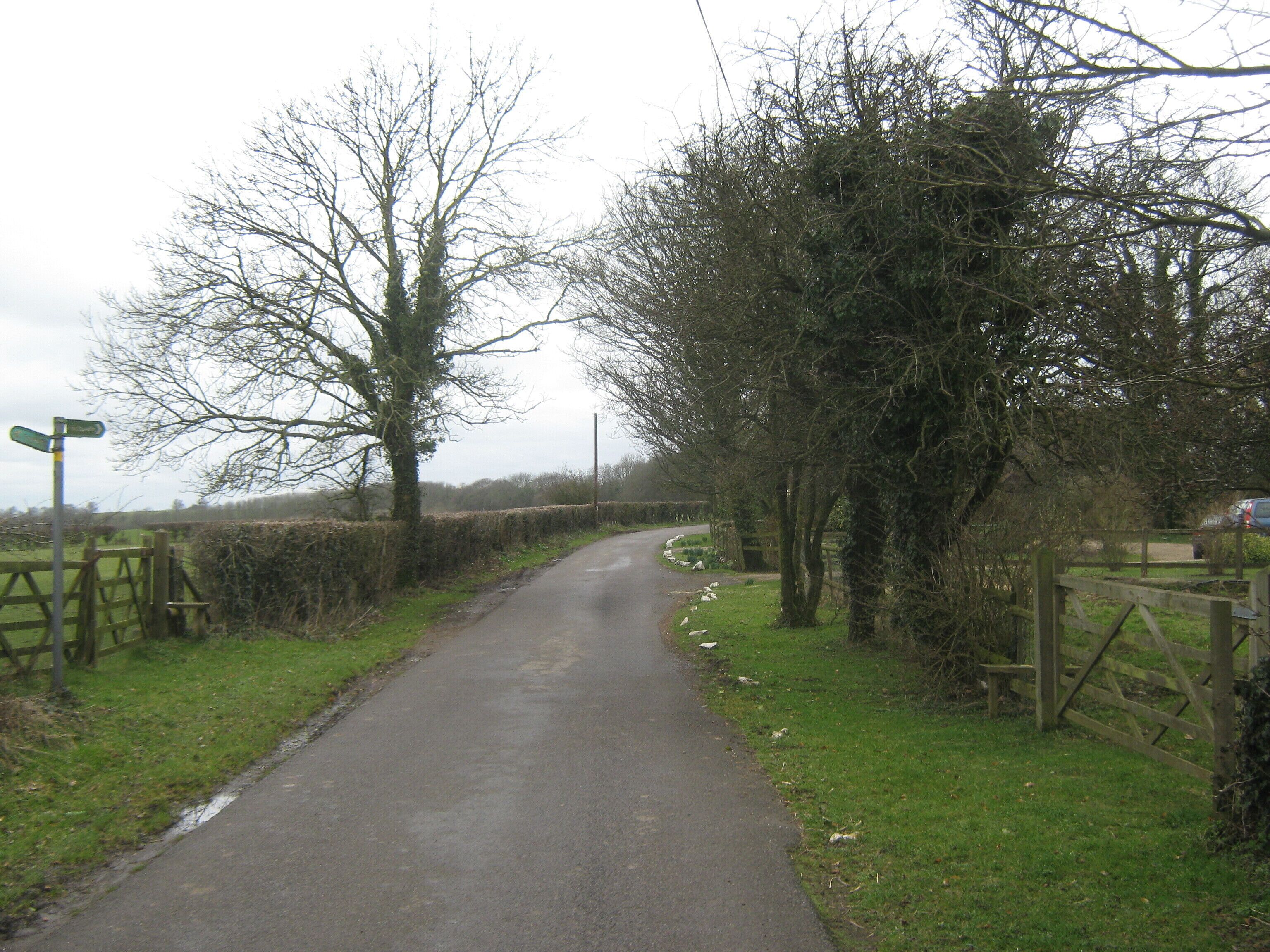 Footpath crosses Brabourne Lane Brabourne Lane heads straight on towards Brabourne from Stowting Common. A footpath heads right towards Pett Bottom, or left to Stowting Hill.