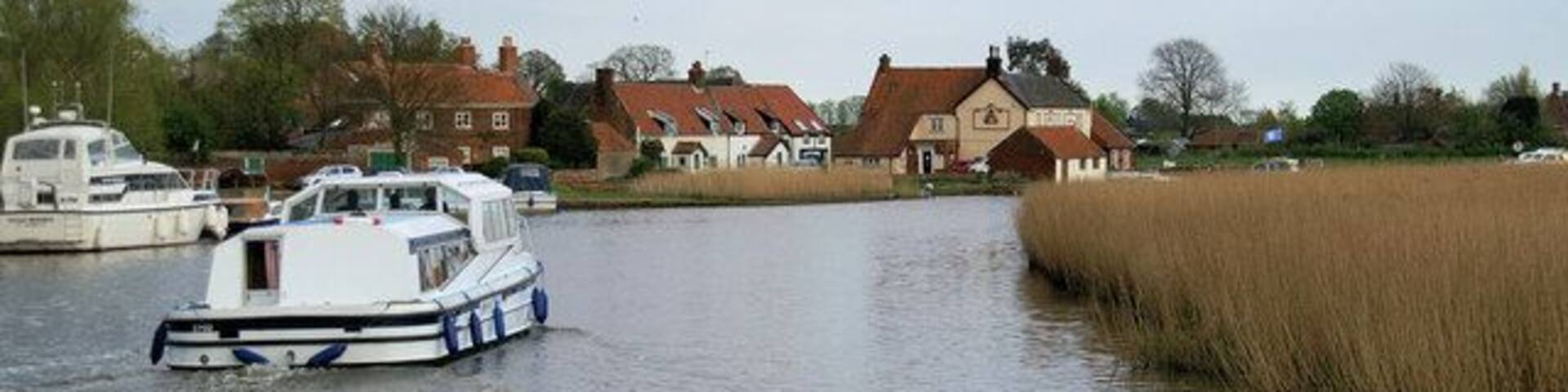 River Bure, Stokesby Looking downstream towards Stokesby.
