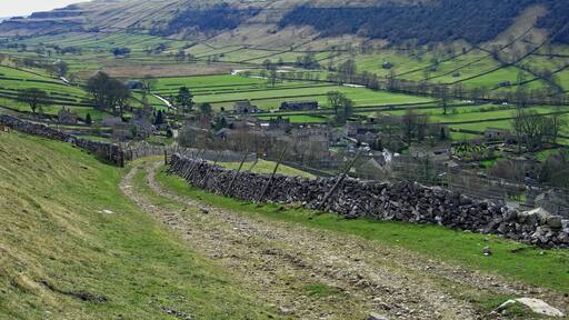Looking down on the village of Starbotton in Wharfedale, Yorkshire Dales.
A lovely little village of around 70 houses, a pub & 2 farms. #GreatOutdoors