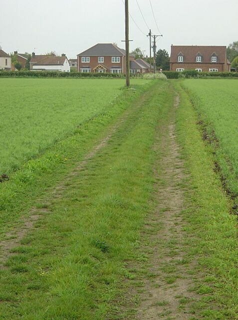 Bridleway at Southrey The buildings form the 'Highthorpe' part of the village, which is at least 2 metres higher than the 'Lowthorpe'
