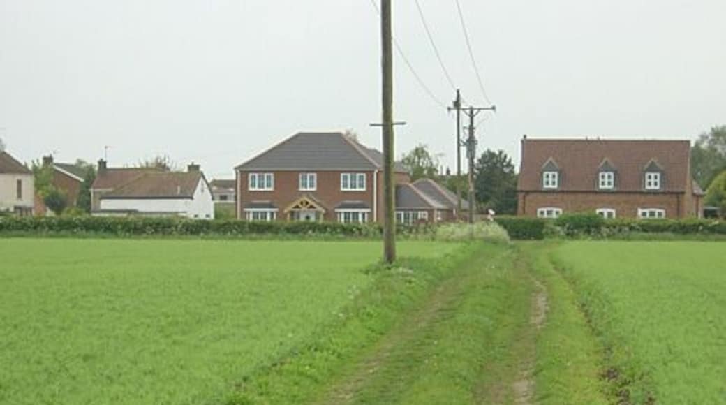 Bridleway at Southrey The buildings form the 'Highthorpe' part of the village, which is at least 2 metres higher than the 'Lowthorpe'