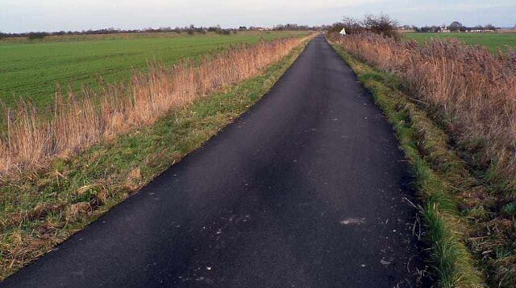 Dunston Washway. After the excitement of TF1265, the east-bound Dunston Fen Lane rediscovers its sensible side