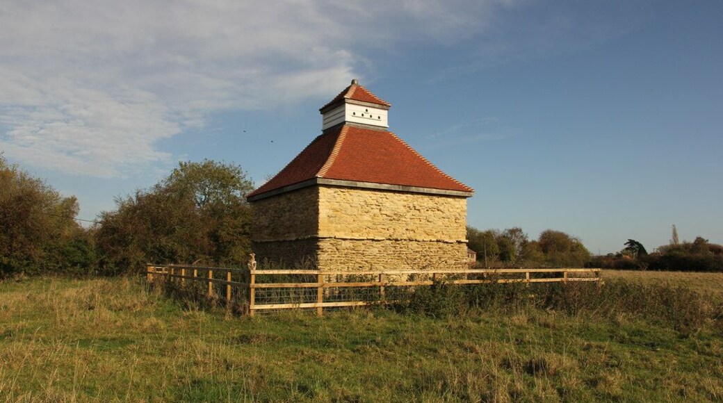 Dovecote of the former Haddington Hall, Lincolnshire