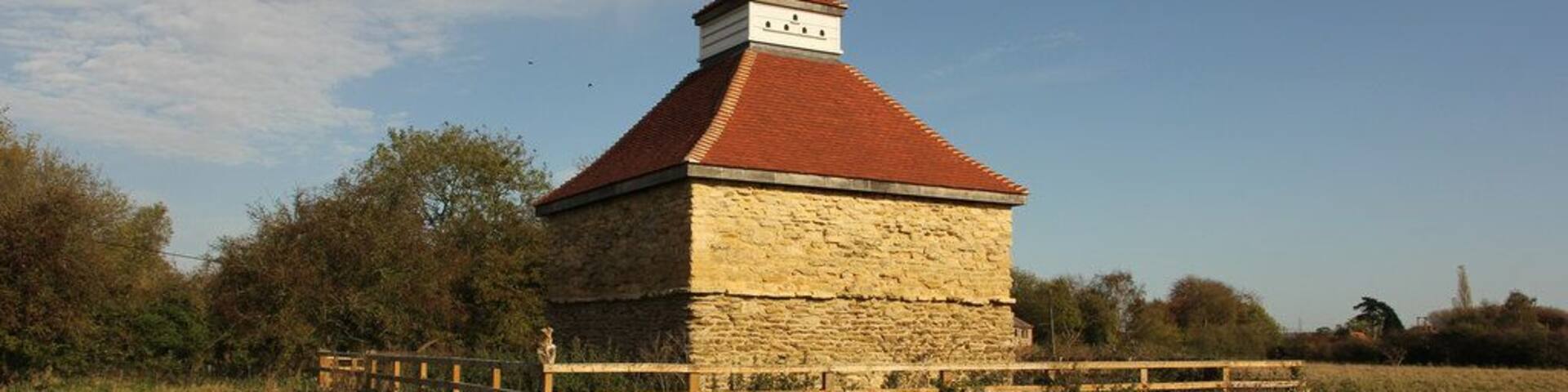 Dovecote of the former Haddington Hall, Lincolnshire