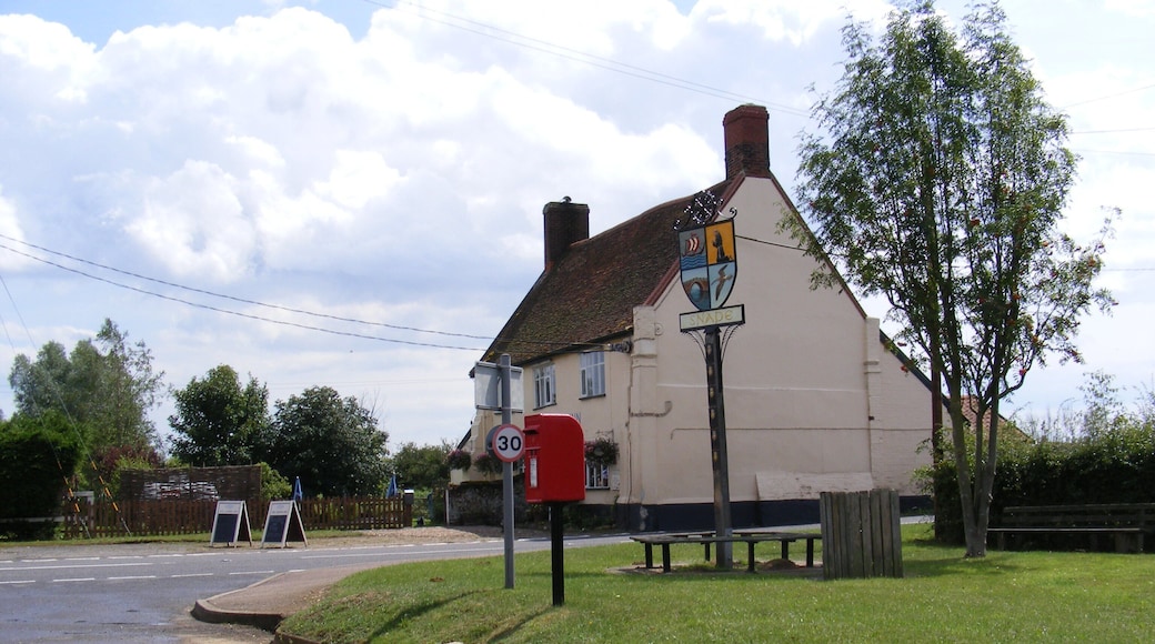 The Crown Public House, Village Sign & The Green Postbox Postbox No.IP17 4671