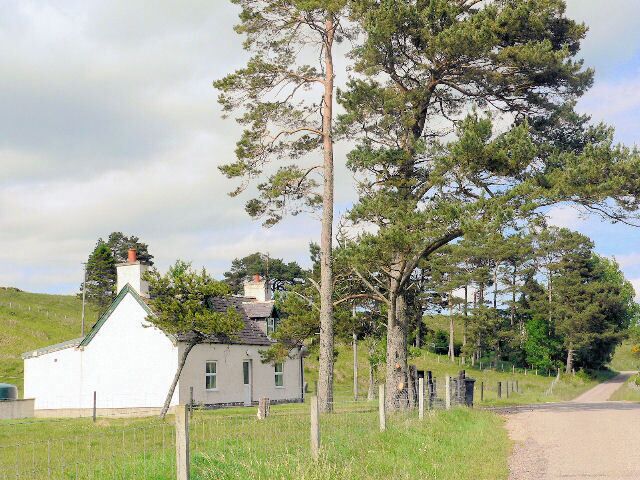Semi-bungalow on B871, close to River Naver