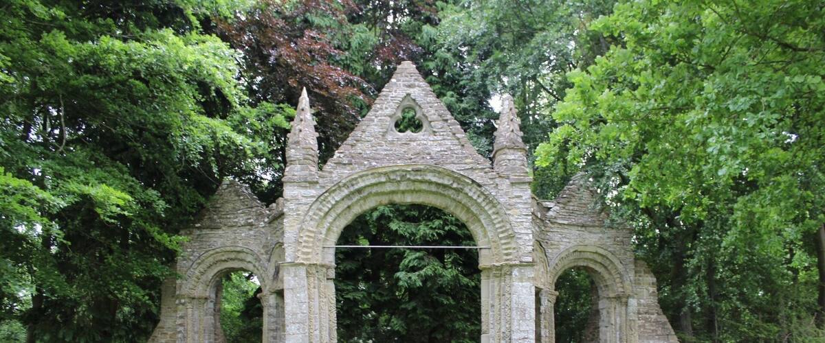 Keep your eyes peeled, in the field left of here you can usually see a herd of Hereford cattle.
#Herefordshire
#Shobdon
#MortimerTrail