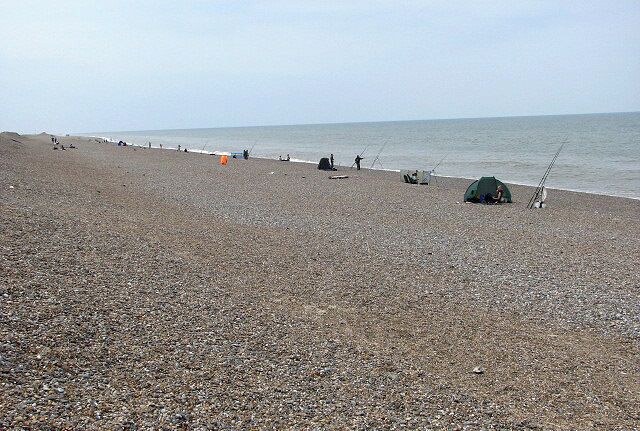 The tide is coming in. And a good number of fishermen have arrived to see what it will bring. See also > 825849.
