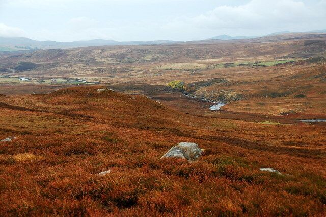 Heather Moorland and erratics Well, as there isn't anywhere for the rocks to have fallen from, I assume that they are glacial moraine. Nice view despite the rain.