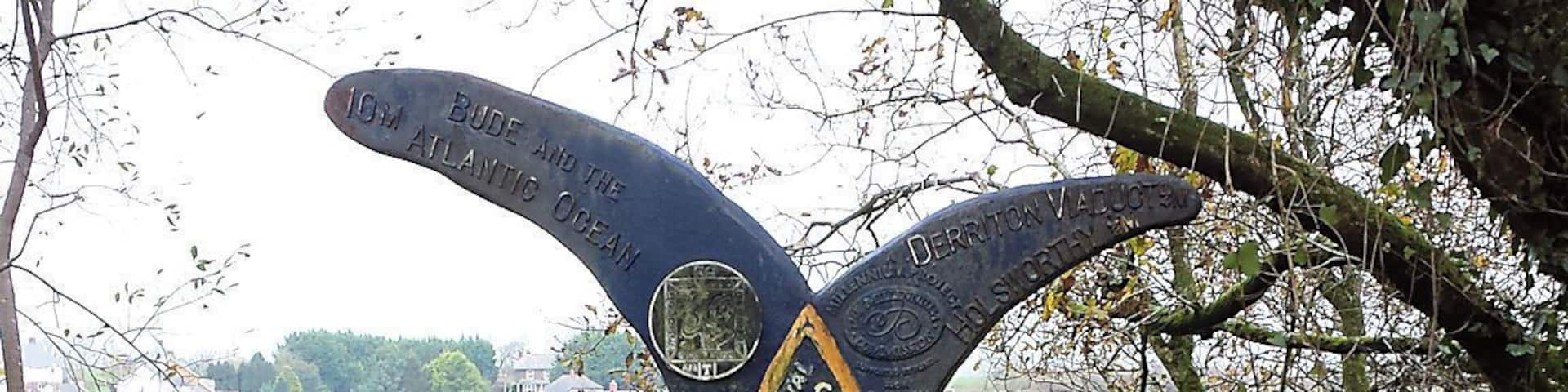 Cycle path sign near Holsworthy