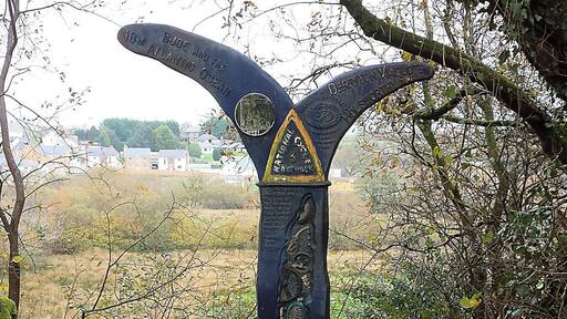 Cycle path sign near Holsworthy