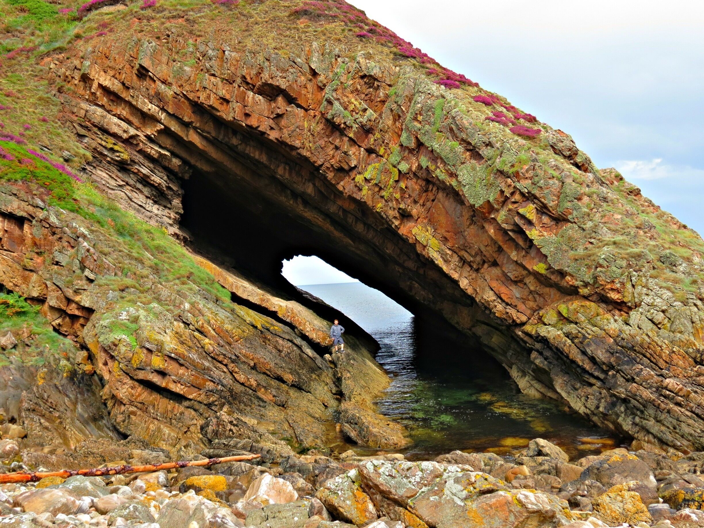 The Whale's Mouth, Portknockie

https://youtu.be/BxdsZCaK0mw

Just around the corner from the famous 'Bow Fiddle rock' you will find 'The Whale's Mouth'.