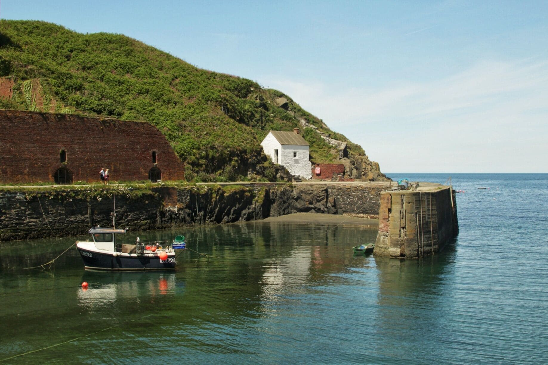 A quiet spot on the north Pembrokeshire coast. A walk northwards on the coast path is highly recommended offering superb views.
