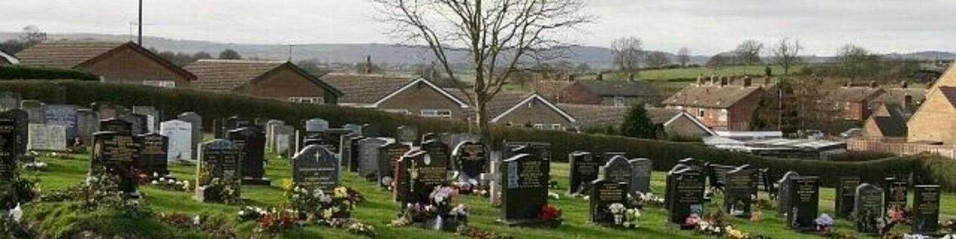 Parish cemetery The bungalows over the hedge are in Damon Close. A few metres behind the viewpoint is 311226.