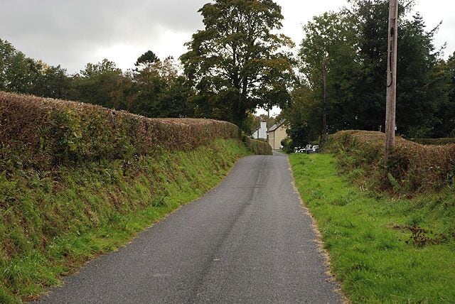 Minor road near Dolau-duon. Essentially serving the properties on the south side of the Afon Teifi between Llanybydder and Maesycrugiau.