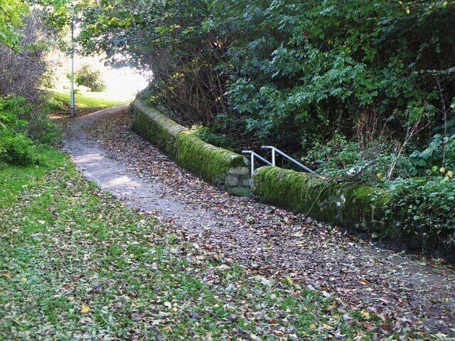 Path past the Kep Well. Shows the location of 1038425.