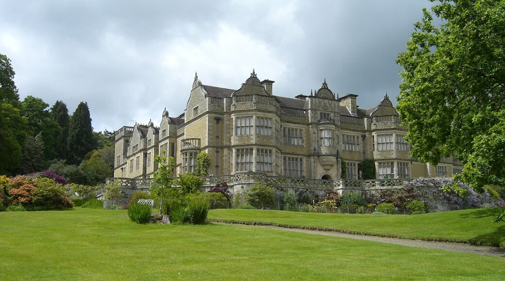 Stokesay Court