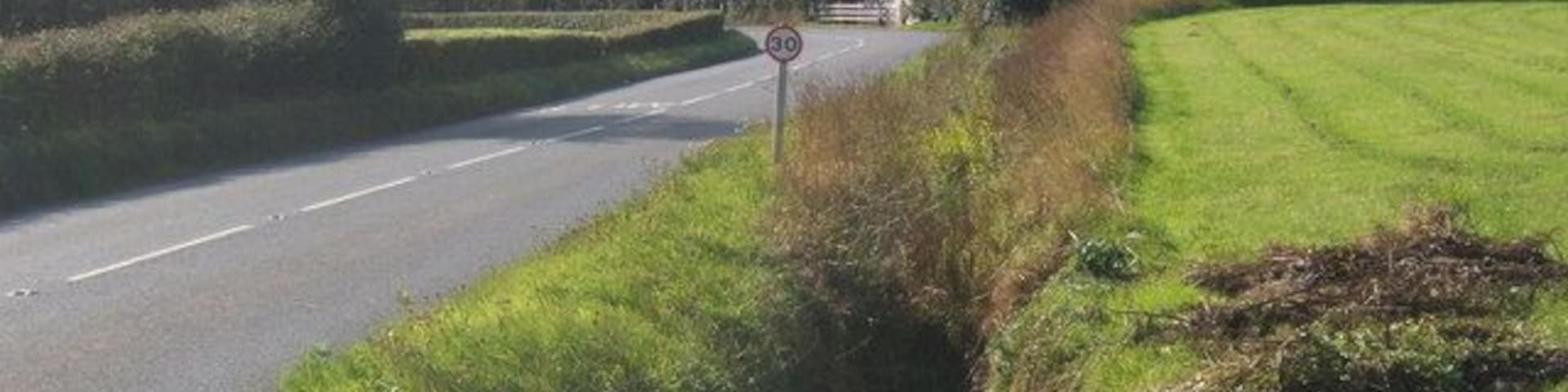 B1113 towards cottage by a corner Just one of many bends on the B1113.