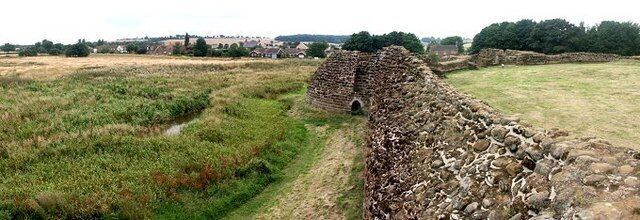 Bolingbroke Castle 360° - 1 of 3. The full 360° panorama took 14 images. 2 of 3 596839 3 of 3 596842