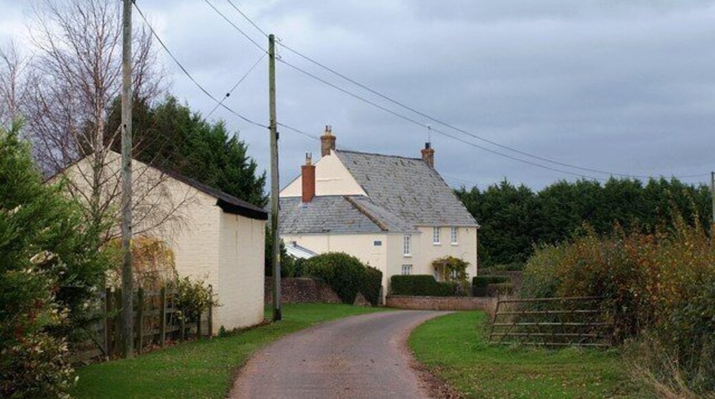 Oake Green Farm The lane is Oake Green, which leads only to three properties and three footpaths.
