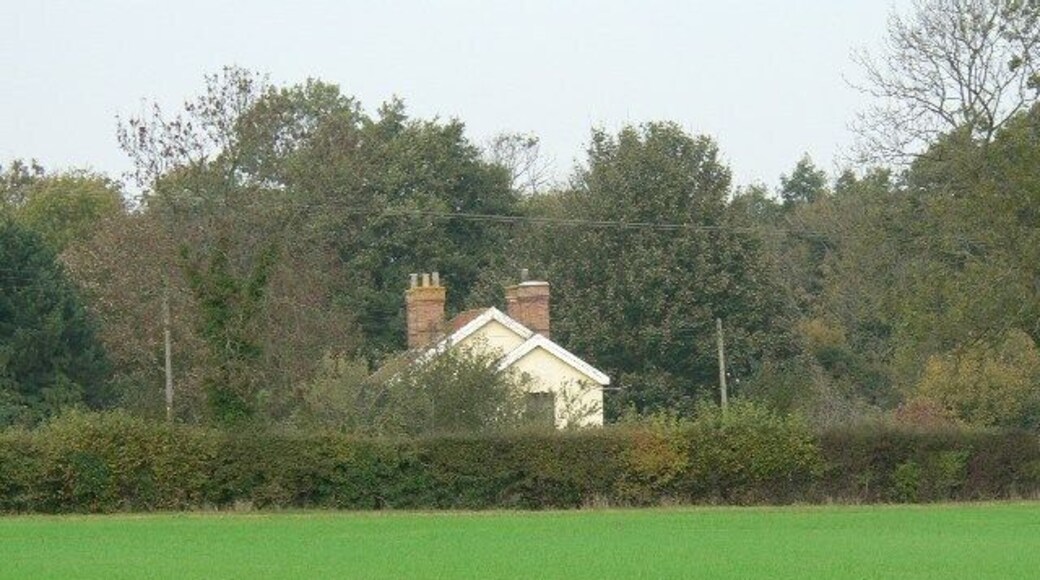 Hiding In The Wood Virginia Cottages, North of Willow Farm.