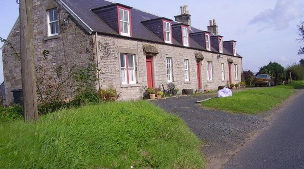 Farm cottages on the Kelso road. Though not especially clear on the map, these cottages were owned by the Palcae farm just further along the road.