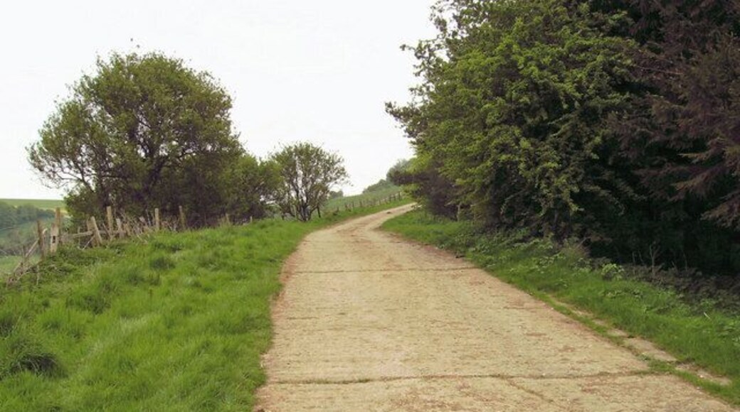 Concreted lane (1). From the same location as 430110, and the twisty, hilly nature of this lane is shown. Unfortunately the Viking Way climbs up this lane for a little way before diverging right.