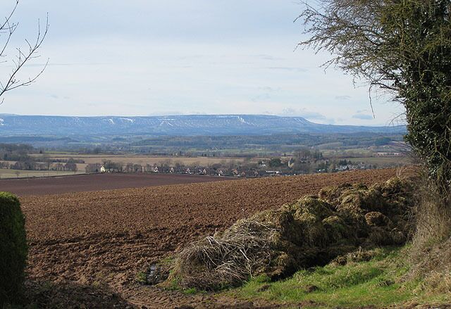 Hay Bluff from Tump Road View across a ploughed field towards the Black Mountains. The village in the centre is Much Dewchurch. http://www.walkingmidwales.co.uk/cmsms/index.php?page=walks-in-our-area