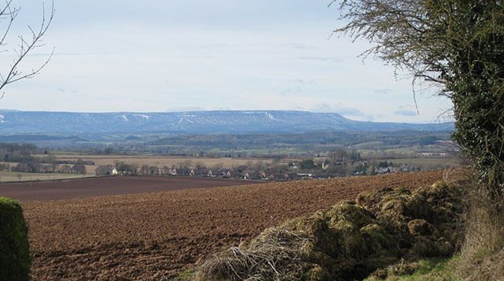 Hay Bluff from Tump Road View across a ploughed field towards the Black Mountains. The village in the centre is Much Dewchurch. http://www.walkingmidwales.co.uk/cmsms/index.php?page=walks-in-our-area