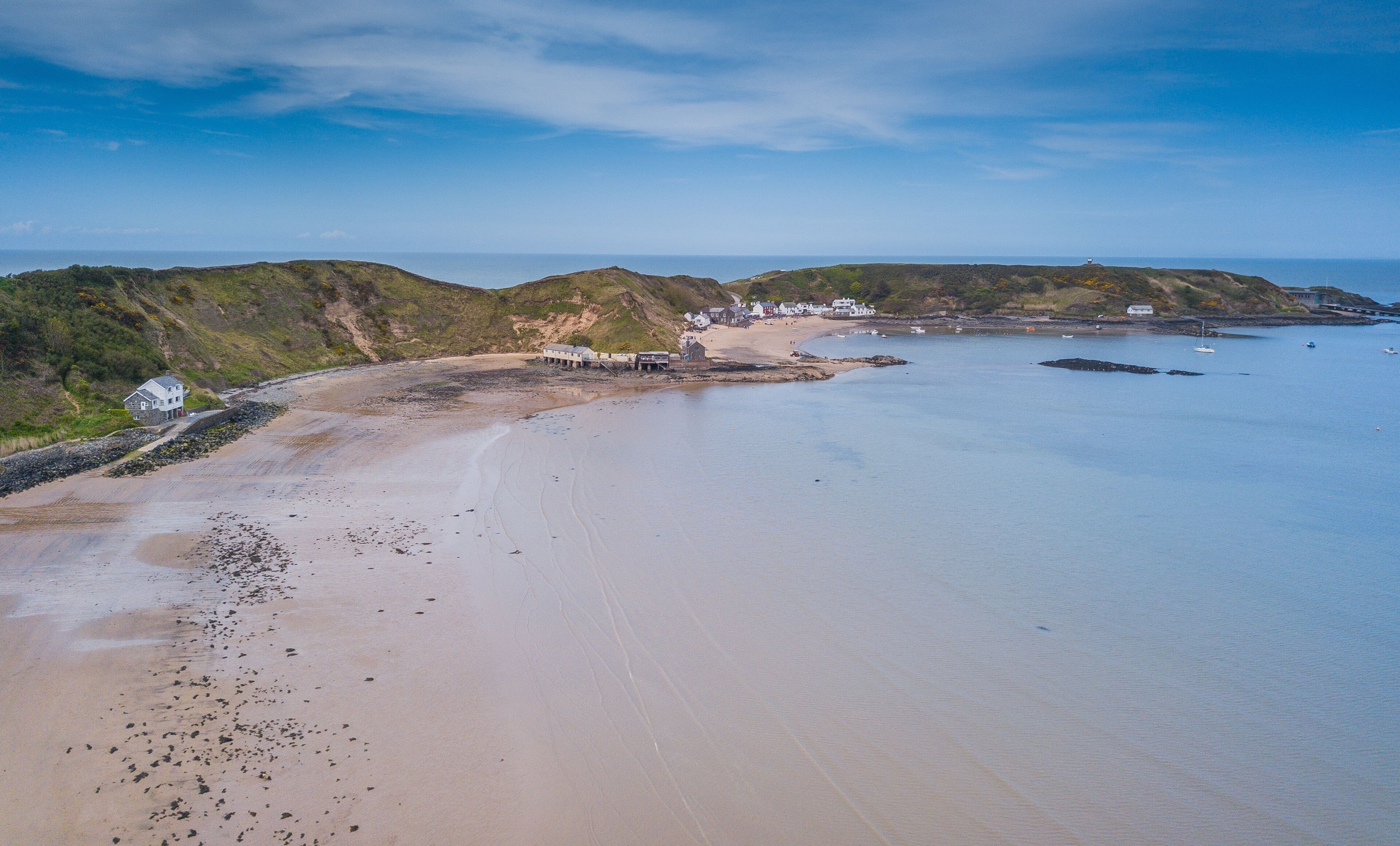 Aerial view of Porthdinllaen village and golf course, Morfa Nefyn, Llyn Peninsula, Gwynedd, Wales, UK